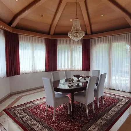Octogon Apartment *