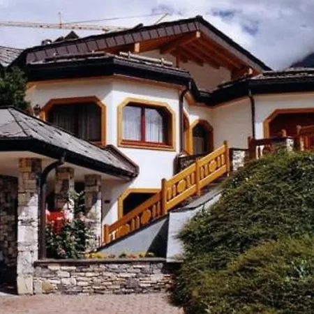 Octogon Apartment *